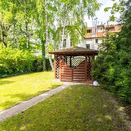 Przestrzenny Victus Z 2 Sypialniami Oraz Basenem By Renters Apartman *