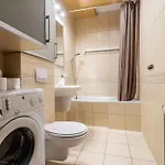 Przestrzenny Victus Z 2 Sypialniami Oraz Basenem By Renters Apartmán