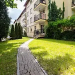 Przestrzenny Victus Z 2 Sypialniami Oraz Basenem By Renters Apartment